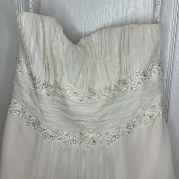 David’s Bridal Collection Chiffon A-Line Wedding Dress with Beads Style 9V9743 - Picture 7 of 11